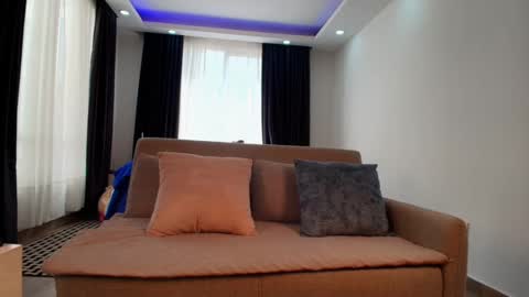 Snapshot of evasweet__ chatting on 11.20.25 EVA LUNA online show from 11.20.25