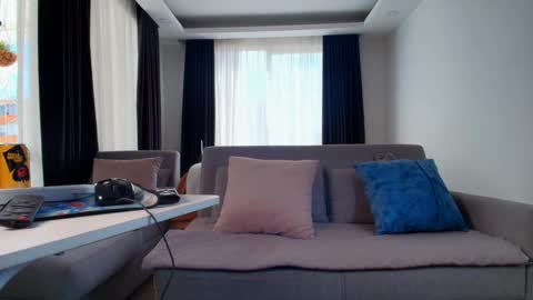 Snapshot of evasweet__ chatting on 12.14.25 EVA LUNA online show from 12.14.25