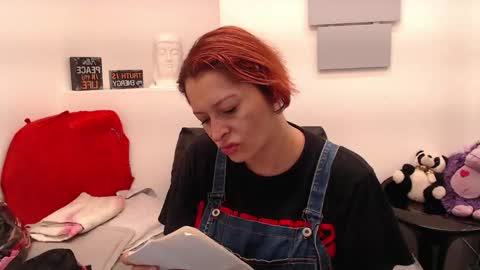 Eva Twiss online show from 04.17.26