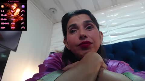 Snapshot of evawilliams_ chatting on 02.11.25 Eva online show from 02.11.25