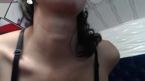 Snapshot of evawilliams_ chatting on 03.06.25 Eva online show from 03.06.25