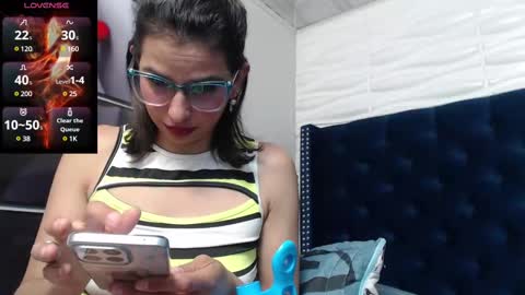 Snapshot of evawilliams_ chatting on 03.11.25 Eva online show from 03.11.25