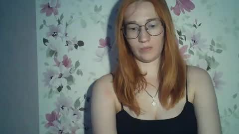 Snapshot of eveliina_shy chatting on 06.12.26 Evelina online show from 06.12.26