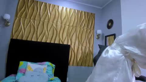 Snapshot of evelin_shy chatting on 11.28.25 Evelin online show from 11.28.25