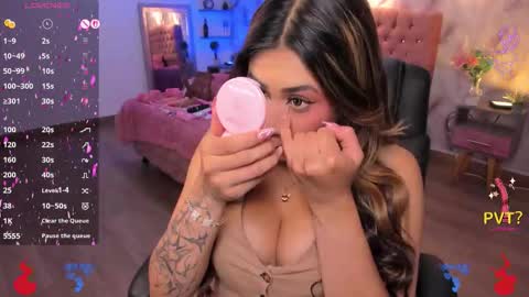 Snapshot of eveline_figeroa chatting on 12.01.25 Eveline online show from 12.01.25