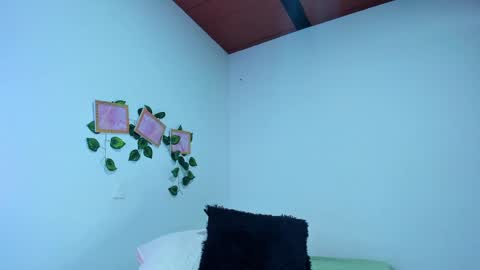 Snapshot of evelinmiller9 chatting on 09.09.25 Evelin Miller online show from 09.09.25