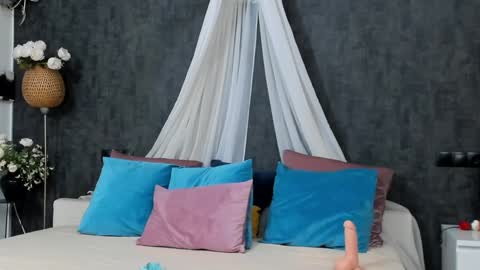 Snapshot of evellynereys chatting on 01.08.25 evellynereys online show from 01.08.25