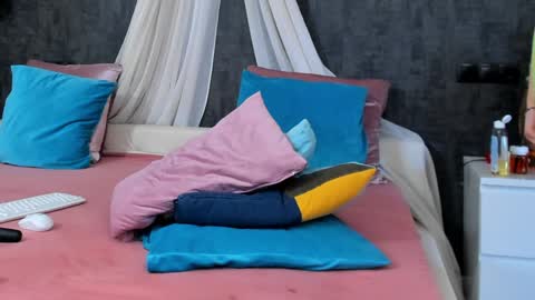 Snapshot of evellynereys chatting on 01.09.25 evellynereys online show from 01.09.25