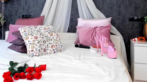 Snapshot of evellynereys chatting on 02.13.25 evellynereys online show from 02.13.25