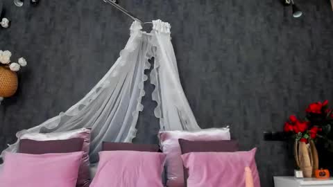 Snapshot of evellynereys chatting on 10.20.25 evellynereys online show from 10.20.25