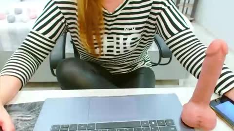 Snapshot of evelove33 chatting on 05.02.26 evelove online show from 05.02.26