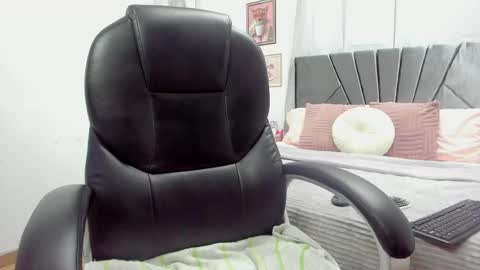 Snapshot of evelyn_2511 chatting on 03.12.25 Evelyn online show from 03.12.25