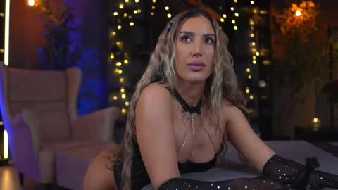 Evelyn online show from 12.18.25