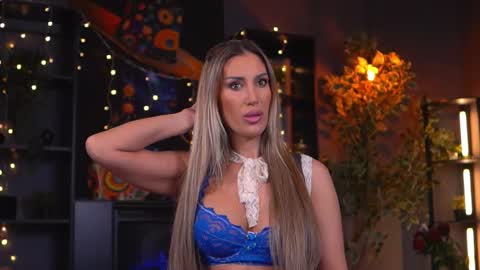 Evelyn online show from 12.20.25