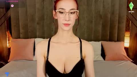 Snapshot of evelyn_rush1 chatting on 10.27.25 evelyn rush1 online show from 10.27.25