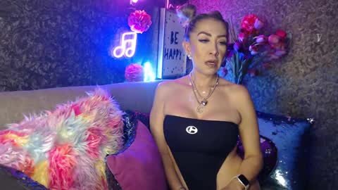 EvelynaGrey online show from 01.18.25