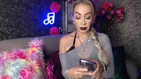 EvelynaGrey online show from 01.20.25