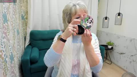 Evelyn online show from 04.06.26