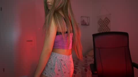 evelyncage_ online show from 12.18.24