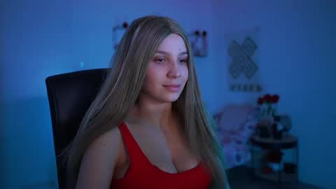 evelyncage_ online show from 03.04.25