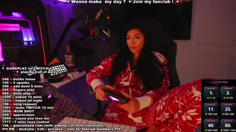 Snapshot of evelyne92 chatting on 12.21.24 Evelyne online show from 12.21.24