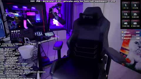 Snapshot of evelyne92 chatting on 02.13.25 Evelyne online show from 02.13.25