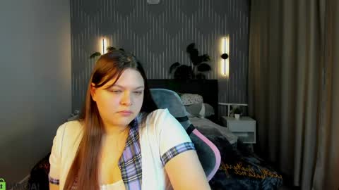 Snapshot of evelyne_loo chatting on 04.28.26 Evelyne Loo online show from 04.28.26