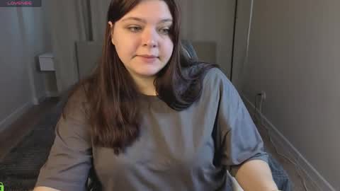 Snapshot of evelyne_loo chatting on 05.04.26 Evelyne Loo online show from 05.04.26