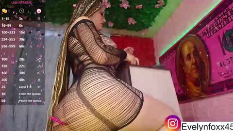 Snapshot of evelynfox_xx chatting on 10.26.25 evelyn Foxx new account online show from 10.26.25