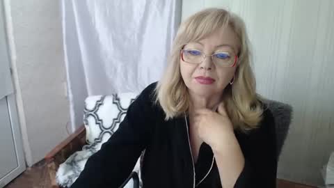 Snapshot of evelynloveshy chatting on 04.25.26 BarbaraBlondy online show from 04.25.26