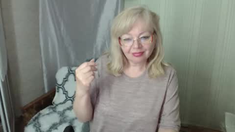 Snapshot of evelynloveshy chatting on 04.28.26 BarbaraBlondy online show from 04.28.26