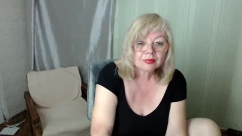 Snapshot of evelynloveshy chatting on 06.06.26 BarbaraBlondy online show from 06.06.26