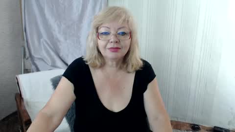 Snapshot of evelynloveshy chatting on 06.12.26 BarbaraBlondy online show from 06.12.26