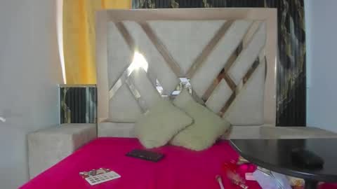 Snapshot of evelynmoore__ chatting on 01.08.26 EvelynMoore online show from 01.08.26