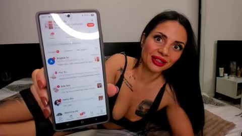 Snapshot of evelynneshawn chatting on 04.24.26 Evelyne online show from 04.24.26