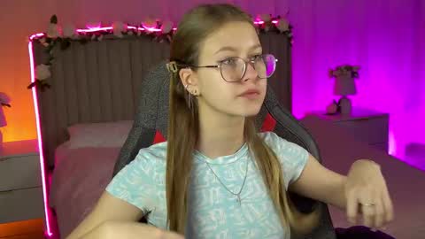 Snapshot of evemundie chatting on 10.25.25 Eve online show from 10.25.25