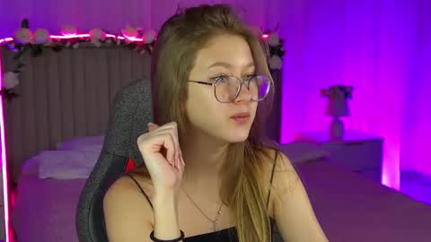 Snapshot of evemundie chatting on 11.04.25 Eve online show from 11.04.25