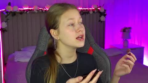 Snapshot of evemundie chatting on 11.05.25 Eve online show from 11.05.25