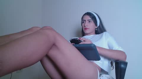 Snapshot of everly_monroe chatting on 11.10.25 everly_monroe online show from 11.10.25