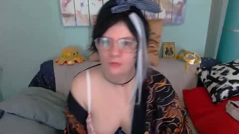 Snapshot of everly_rays chatting on 10.21.25 Everly online show from 10.21.25