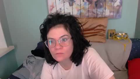 Snapshot of everly_rays chatting on 10.27.25 Everly online show from 10.27.25