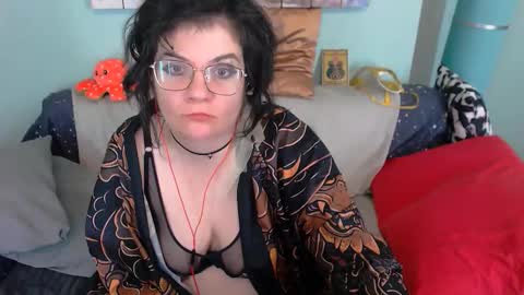 Snapshot of everly_rays chatting on 10.30.25 Everly online show from 10.30.25