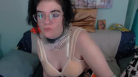 Snapshot of everly_rays chatting on 11.06.25 Everly online show from 11.06.25