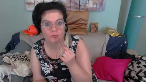 Snapshot of everly_rays chatting on 11.25.25 Everly online show from 11.25.25