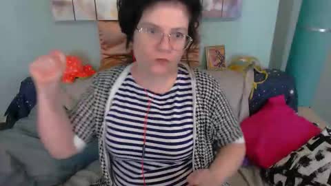 Snapshot of everly_rays chatting on 11.28.25 Everly online show from 11.28.25