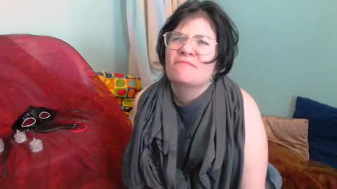 Snapshot of everly_rays chatting on 12.15.25 Everly online show from 12.15.25