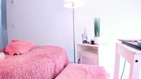 Snapshot of eves_bodyxxx chatting on 12.15.24 Sensation Body online show from 12.15.24