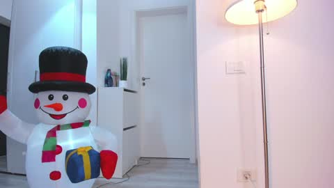 Snapshot of eves_bodyxxx chatting on 12.22.24 Sensation Body online show from 12.22.24