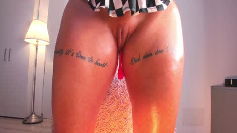 Snapshot of eves_bodyxxx chatting on 02.04.25 Sensation Body online show from 02.04.25