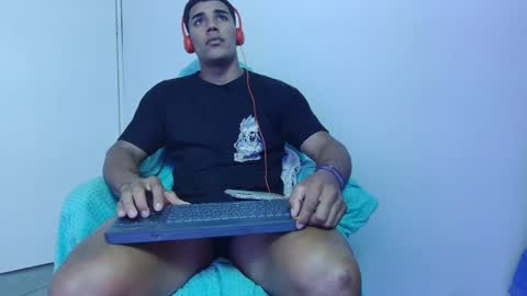 Snapshot of evessinn chatting on 02.16.25 luis online show from 02.16.25